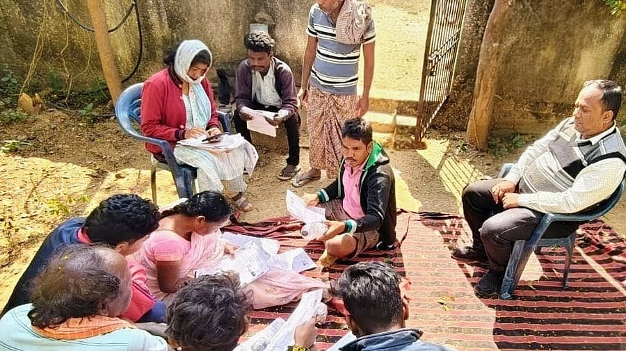 <div class="paragraphs"><p>BLOs distributing enumeration forms to voters. </p></div>