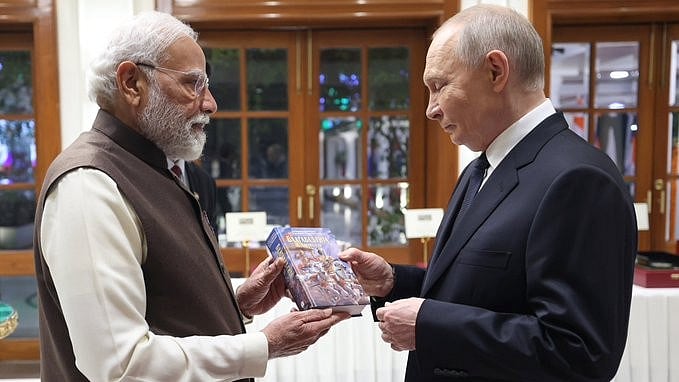 <div class="paragraphs"><p>Modi gifted a copy of the Gita in Russian to President Putin.</p></div>