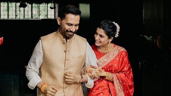 <div class="paragraphs"><p>Raj Nidimoru (L)</p></div>