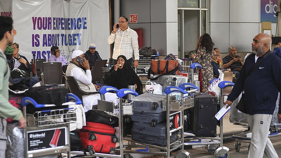 <div class="paragraphs"><p> Stranded passengers at Chhatrapati Shivaji Maharaj International Airport amid IndiGo flight disruptions, in Mumbai.</p></div>