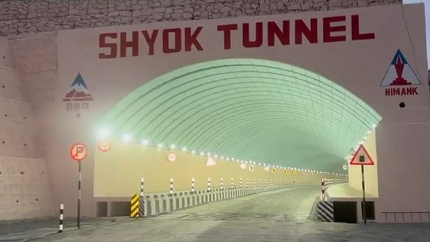 <div class="paragraphs"><p>Shyok tunnel</p></div>