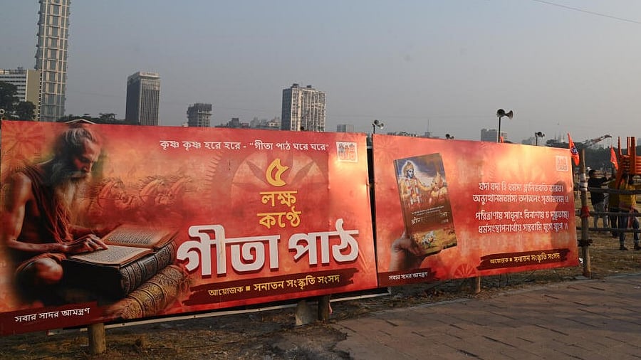 <div class="paragraphs"><p>Preparations underway on the eve of the ‘five-lakh-voices Gita chanting’ event at the Brigade Parade Ground, in Kolkata, Saturday.</p></div>