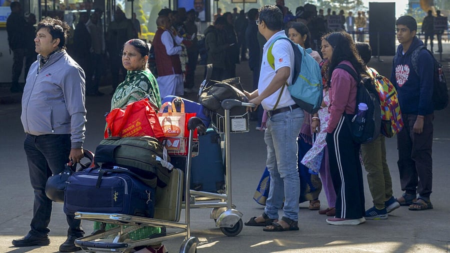 <div class="paragraphs"><p>Stranded passengers at Birsa Munda Airport amid IndiGo flight disruptions, in Ranchi.</p></div>