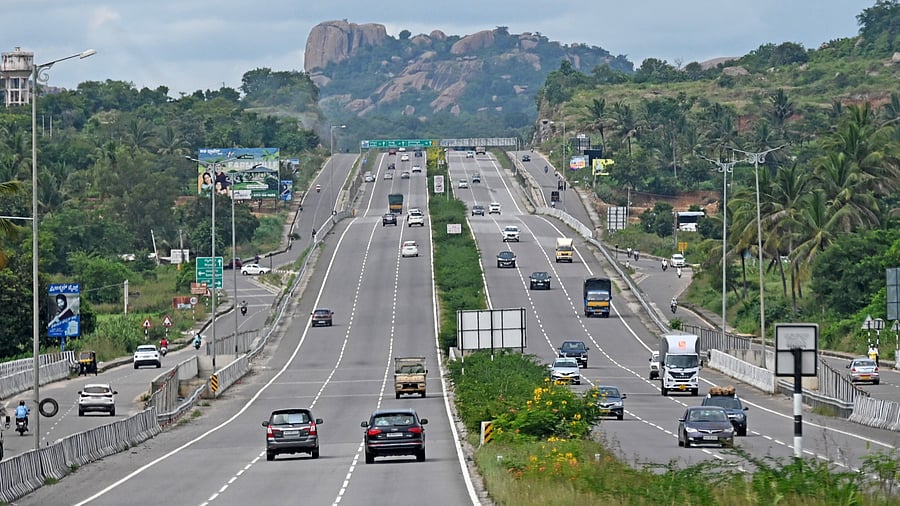 <div class="paragraphs"><p>A view of the Bengaluru-Mysuru highway. </p></div>