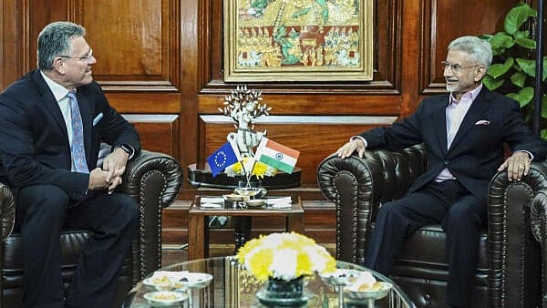 <div class="paragraphs"><p>External Affairs Minister S. Jaishankar with European Trade & Economic Security Commissioner Maros Sefcovic during a meeting, in New Delhi.</p></div>