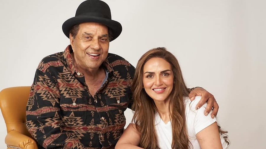 <div class="paragraphs"><p>Esha Deol with her father, Dharmendra.</p></div>