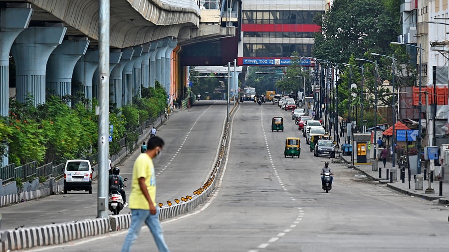 The BWSSB will lay water and sanitary lines on both sides, between Brigade Road and Trinity Circle. Towards Anil Kumble Circle, only one side will be dug up. DH PHOTO/PUSHKAR V
