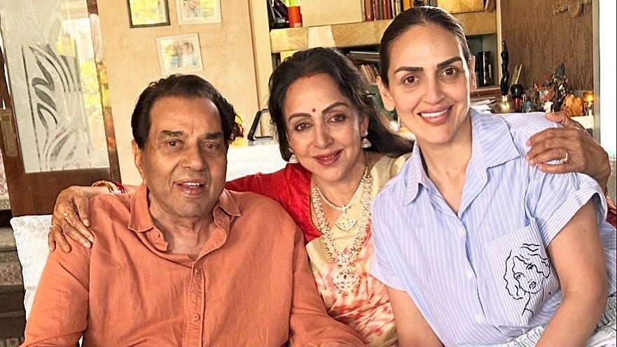 <div class="paragraphs"><p>Dharmendra with his wife Hema Malini and daughter Esha Deol.</p></div>