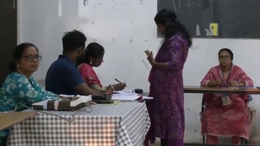 <div class="paragraphs"><p>Visuals from a polling booth in Kochi</p></div>