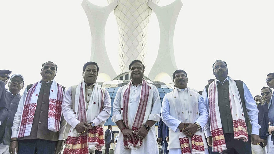 <div class="paragraphs"><p>Assam Chief Minister Himanta Biswa Sarma, centre, with Union Minister Sarbananda Sonowal, second left, and Assam Ministers Atul Bora, second right, Keshab Mahanta, right, and Chandra Mohan Patowary, left, poses for a photograph during the inauguration of the Swahid Smarak dedicated to the 855 martyrs of the Assam Movement, at Boragaon in Guwahati, Wednesday, Dec. 10, 2025.</p></div>