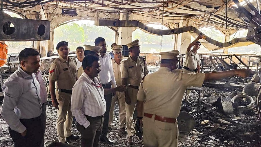 <div class="paragraphs"><p>Police and forensic personnel inspect the site where a fire killed 25 people at the Birch by Romeo Lane nightclub, in Arpora, Goa.</p></div>