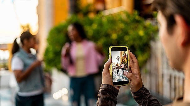 <div class="paragraphs"><p>Streets as studios and the missing consent. </p></div>