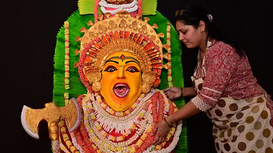 A 'daiva' model, inspired by the Kannada blockbuster Kantara, is this year’s showstopper. DH PHOTO/BK Janardhan