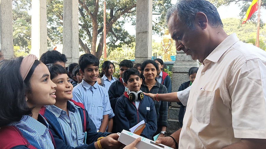 Students enthusiastically interact with GBA Chief Commissioner M Maheshwar Rao on Thursday.