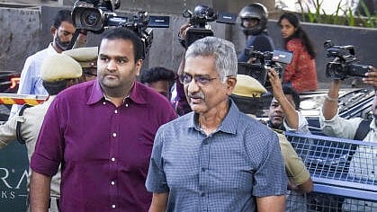 <div class="paragraphs"><p>Former Telangana Special Intelligence Bureau (SIB) chief T Prabhakar Rao, right, arrives to surrender before police.</p></div>