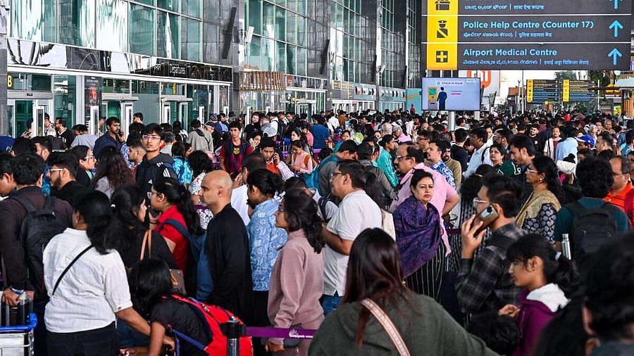 <div class="paragraphs"><p>Passengers stranded at Kempegowda International Airport (KIAL) amid flight disruptions, in Bengaluru.</p></div>