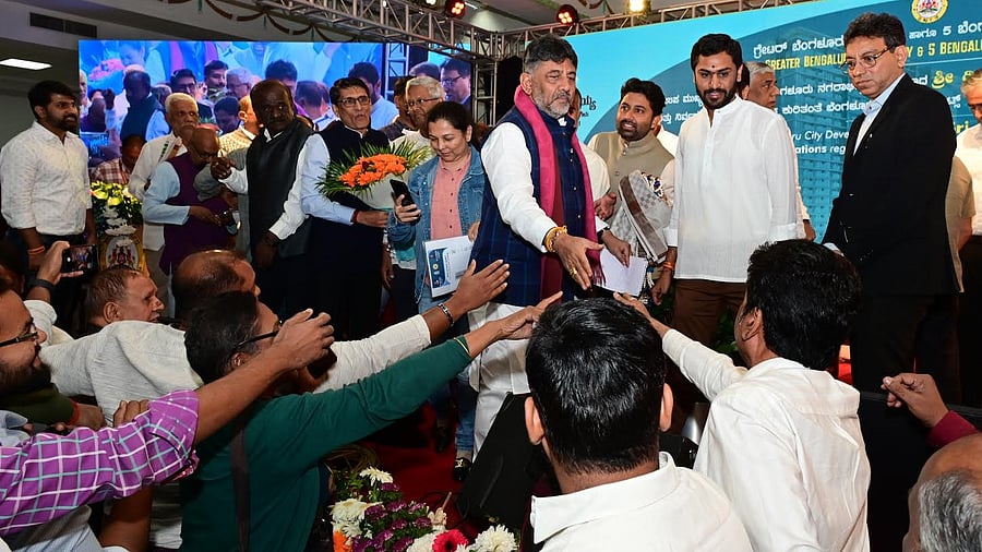 <div class="paragraphs"><p>D K Shivakumar interacted with apartment residents at the Vidhana Soudha.</p></div>