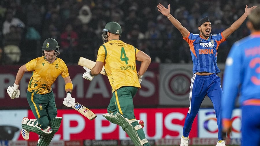 <div class="paragraphs"><p>India’s Arshdeep Singh, right, makes an unsuccessful appeal during the third T20 International cricket match of a series between India and South Africa, at HPCA Stadium, in Dharamshala, Himachal Pradesh, Sunday, Dec. 14, 2025.</p></div>