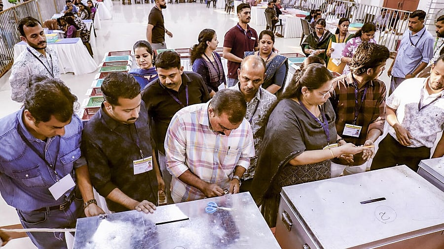 <div class="paragraphs"><p>Kerala: Votes counting</p></div>