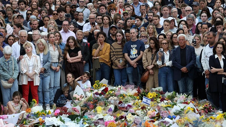 <div class="paragraphs"><p>People pay tribute at Bondi Beach during a vigil to honour the victims of a mass shooting that targeted a Jewish holiday celebration on Sunday at Bondi Beach, in Sydney, Australia.</p></div>