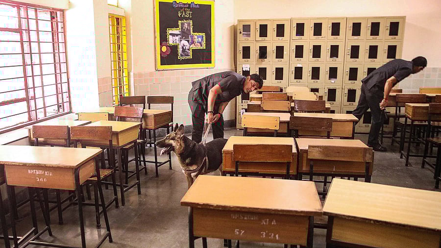 <div class="paragraphs"><p>Representational image for bomb threat in a school. </p></div>