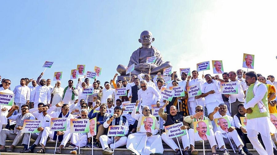 <div class="paragraphs"><p>K'taka Cong holds protests against MGNREGA name change in Belagavi</p><p></p></div>