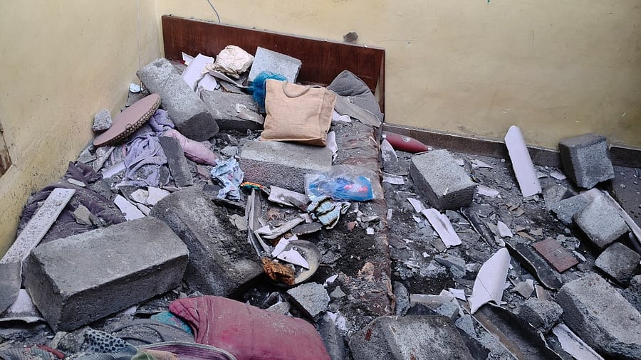 Concrete blocks from the fourth floor of an under-construction building collapsed onto a shed housing the deceased and injured.