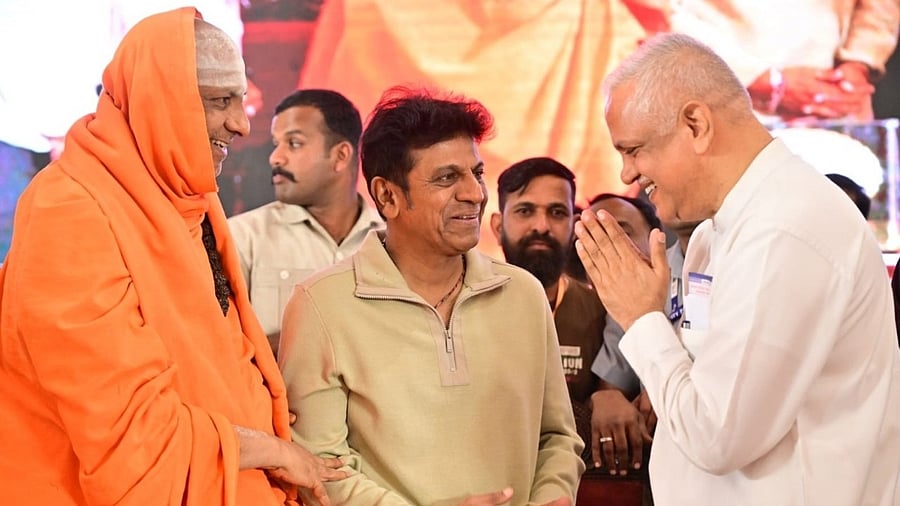 <div class="paragraphs"><p>BJP general secretary (organisation) B L Santosh greets actor Shivarajkumar during the 1,066th Jayanti Mahotava of Adi Jagadguru Shivaratrishwara Shivayogi Mahaswami of Suttu Veerasimhasana Mahasanstan Mutt, in Malavalli, on Thursday. Suttur seer Shivaratri Deshikendra Swami is seen. </p></div>