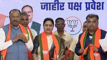 <div class="paragraphs"><p>Pradnya Satav being welcomed to BJP. </p></div>