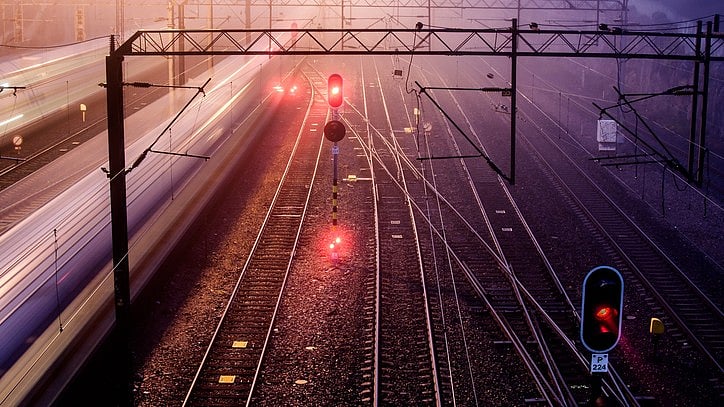 <div class="paragraphs"><p>Train signal (Image for representation)</p></div>