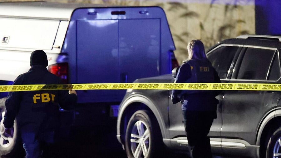 <div class="paragraphs"><p>Investigators work the scene at a storage facility where the Brown University shooter, identified by authorities as Claudio Neves Valente, took his own life</p></div>