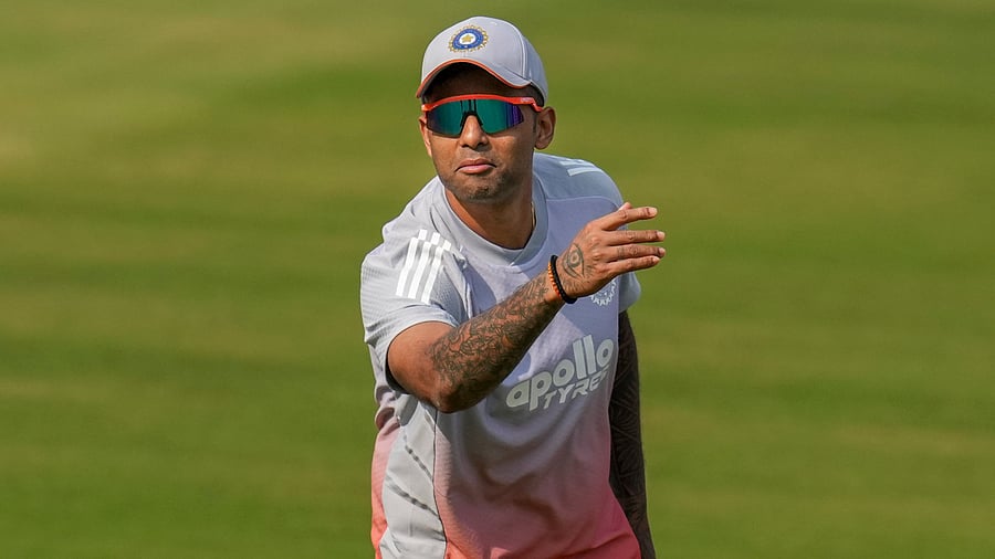 <div class="paragraphs"><p>Skipper Suryakumar Yadav (left) and his deputy Shubman Gill have been woefully out of form, raising India's concerns ahead of the T20 World Cup in February. </p></div>