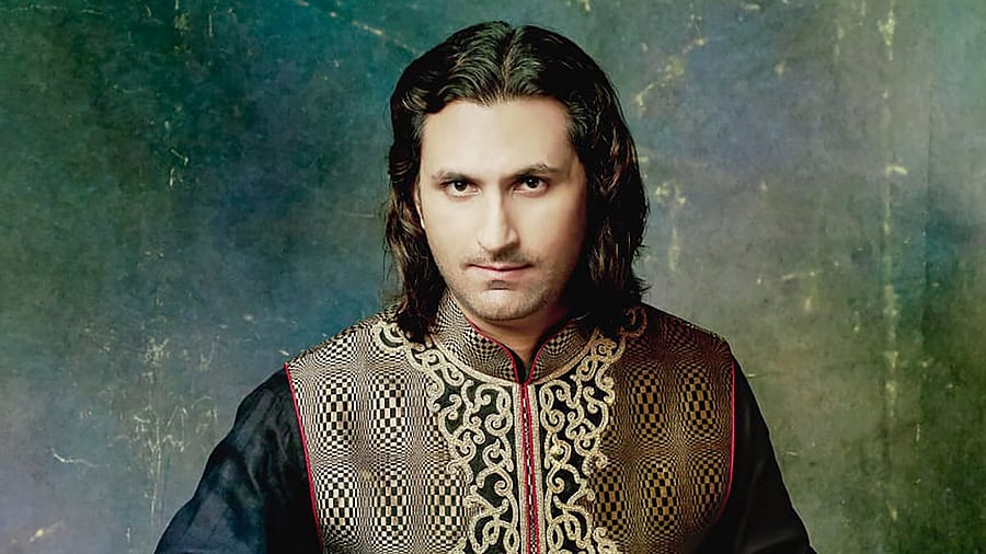 <div class="paragraphs"><p>Rahul Sharma.</p></div>