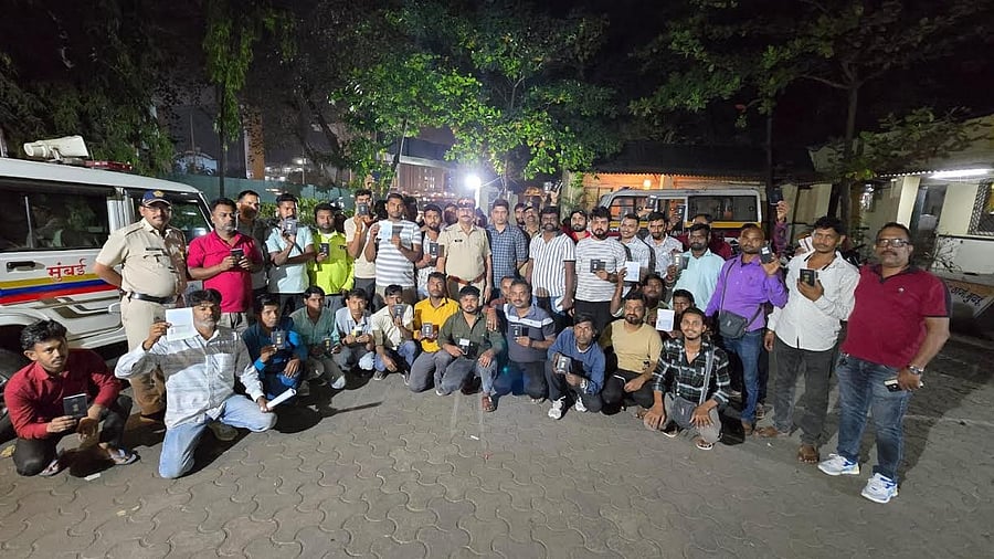 <div class="paragraphs"><p>190 people duped of Rs 2.5 lakh each in Mumbai with promise of foreign jobs</p></div>