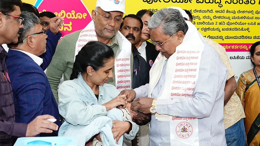 Chief Minister Siddaramaiah and Health Minister Dinesh Gundu Rao inaugurate polio vaccination by administering it to a child in Bengaluru on Sunday.