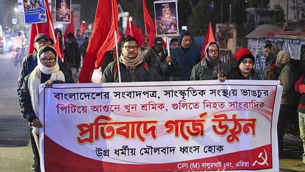 <div class="paragraphs"><p>CPI (M) workers take out a protest march over alleged attacks on media houses, journalists, cultural centres etc. in Bangladesh, in Dakshin Dinajpur district, West Bengal.</p></div>