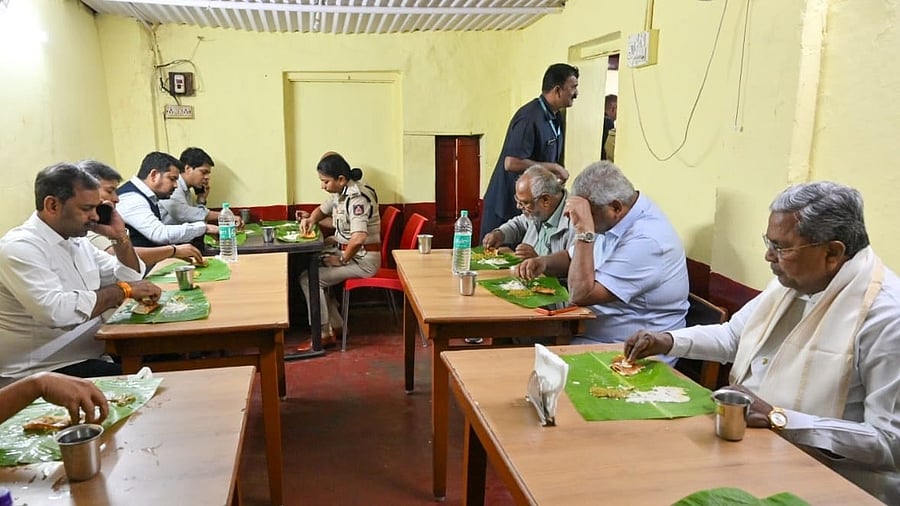 <div class="paragraphs"><p>Karnataka Chief Minister Siddaramaiah has his breakfast at a heritage hotel in Mysuru, on Monday. </p></div>