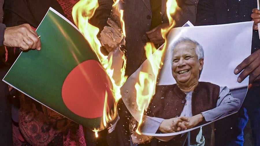 <div class="paragraphs"><p>Congress workers burn photos of Bangladesh's flag and Chief Adviser Muhammad Yunus during a protest over alleged atrocities and human rights violations against minority Hindus in Bangladesh, on Meston Road, in Kanpur.</p></div>