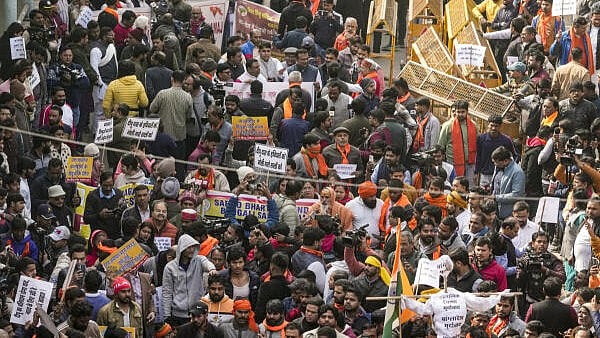 <div class="paragraphs"><p>Vishwa Hindu Parishad (VHP) and Bajrang Dal members hold a protest outside the Bangladesh High Commission over attacks on Hindus in the neighbouring country, in New Delhi</p></div>