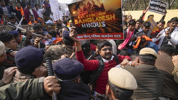 <div class="paragraphs"><p>Police personnel attempt to stop members of Vishva Hindu Parishad (VHP) and Bajrang Dal protesting against the alleged attacks on Hindus in Bangladesh.</p></div>