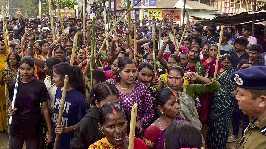 <div class="paragraphs"><p>Violence in Assam's West Karbi Anglong</p></div>