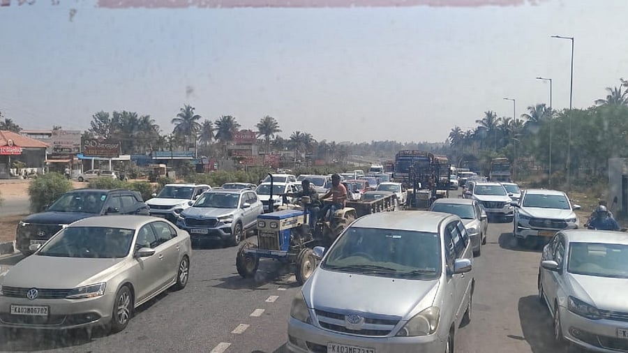 <div class="paragraphs"><p>There was bumper-to-bumper traffic near Bhuvanahalli bypass on the outskirts of Hassan on Thursday.&nbsp;</p></div>