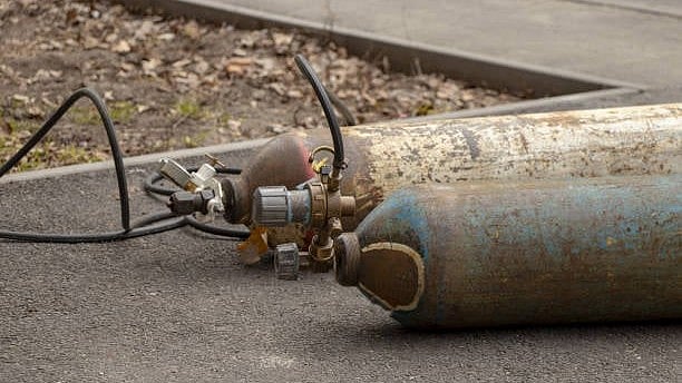 <div class="paragraphs"><p>Representative image of a helium gas cylinder.</p></div>