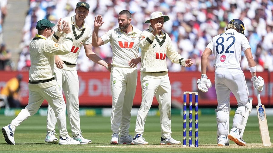 <div class="paragraphs"><p>Michael Neser (centre) is the toast of Aussie team-mates.</p></div>
