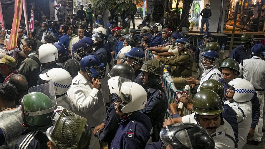 <div class="paragraphs"><p>The protesters said they planned to submit a memorandum with demands of the granting of protection to the Hindus in that country and stern legal action against those perpetrating violence against the minorities.</p></div>