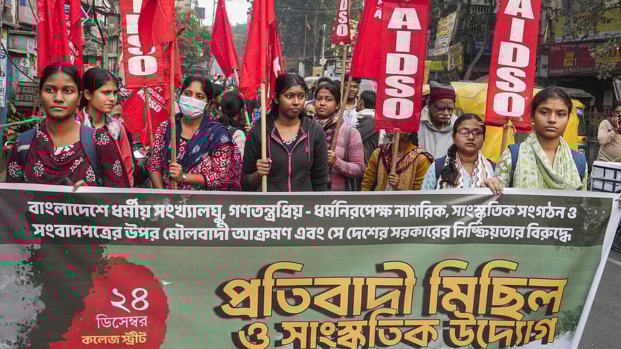<div class="paragraphs"><p>Members of All India Students' Association (AISA) and All India Democratic Students' Organisation (AIDSO) protest against alleged atrocities on Hindu minorities in Bangladesh, in Kolkata.</p></div>