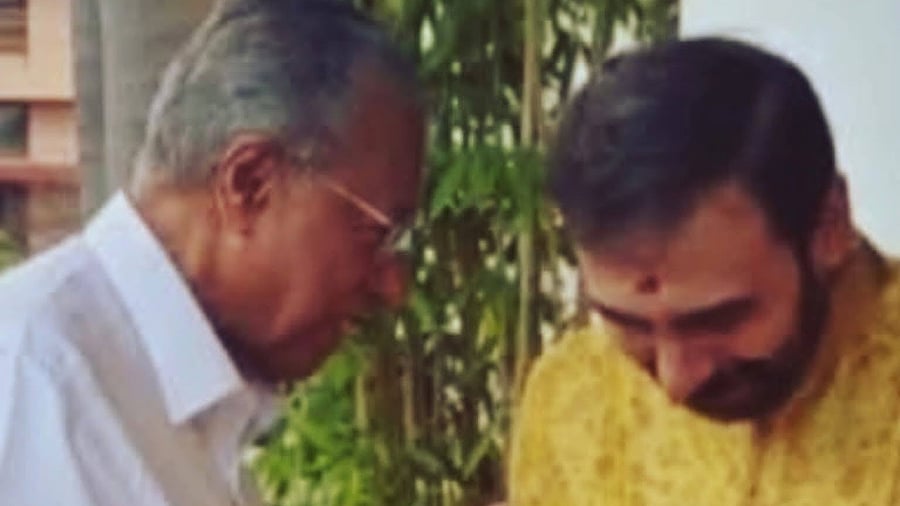 <div class="paragraphs"><p>The 'AI generated' image of Pinarayi Vijayan along with Unnikrishnan Potty</p></div>