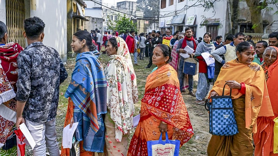 <div class="paragraphs"><p>People gather at a centre during hearings under the Special Intensive Revision (SIR) of the electoral rolls, in Nadia, West Bengal, Saturday, Dec. 27, 2025. Around 32 lakh 'unmapped' voters, those who are unable to establish linkage with the 2002 electoral roll, will be called for hearings in the first phase.</p></div>