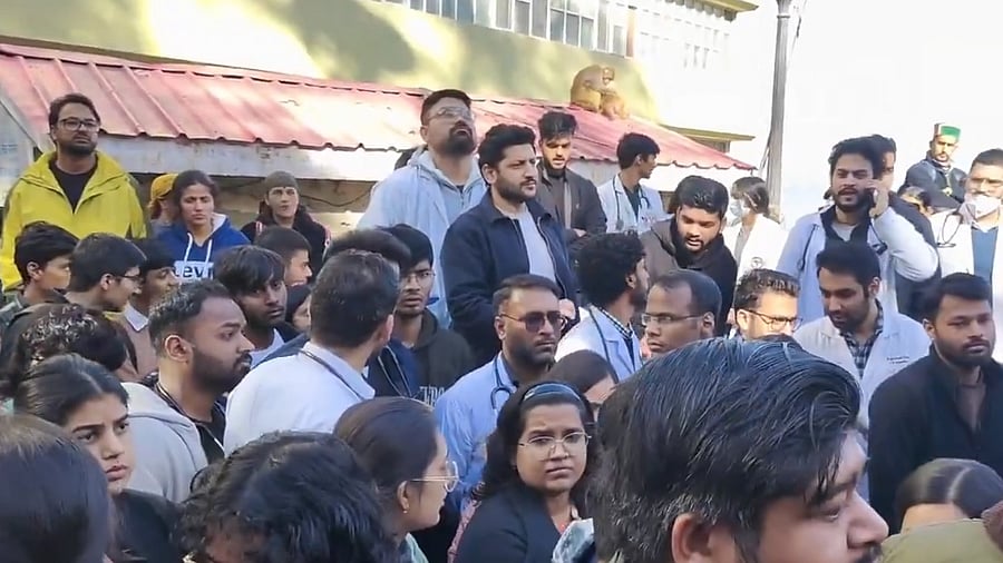 <div class="paragraphs"><p>A screengrab of a video from X showing the resident doctors on a strike.</p></div>