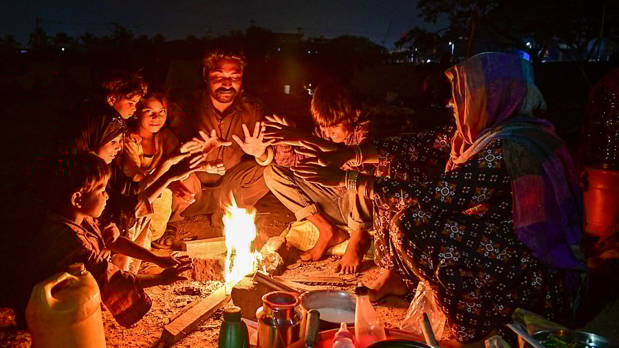 <div class="paragraphs"><p>People keep themselves warm in Davangere following recent fall in temperatures. </p></div>